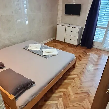Mipilenchi Apartment Makarska Exterior photo
